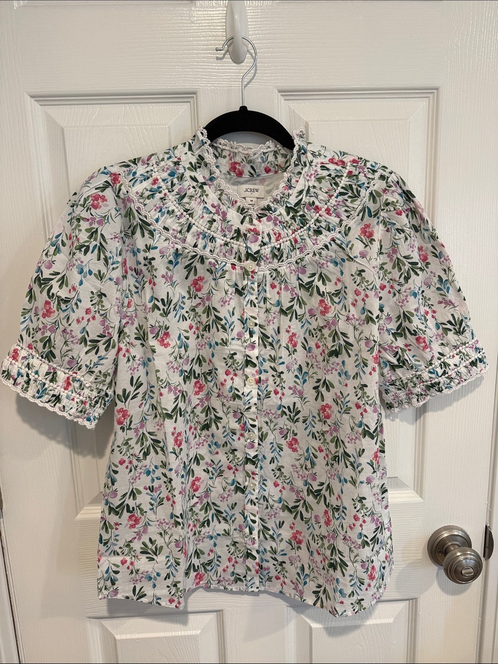 Short-sleeve floral smocked top
